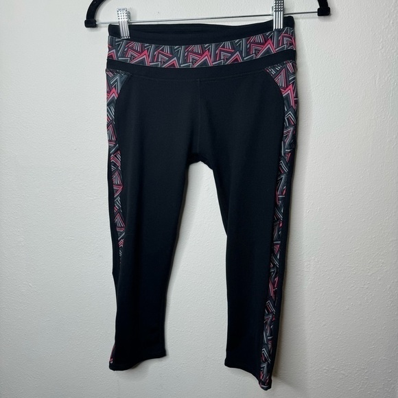 Fabletics PowerHold Capri Leggings Size XS | Black Mini Peak Horizon Print Worko - Picture 5 of 8